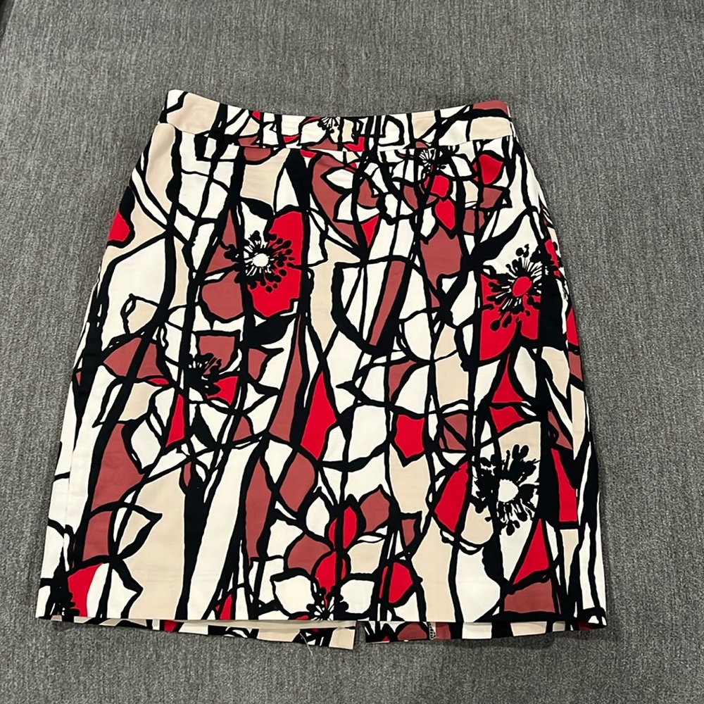Ann Taylor floral patterned skirt- size 6